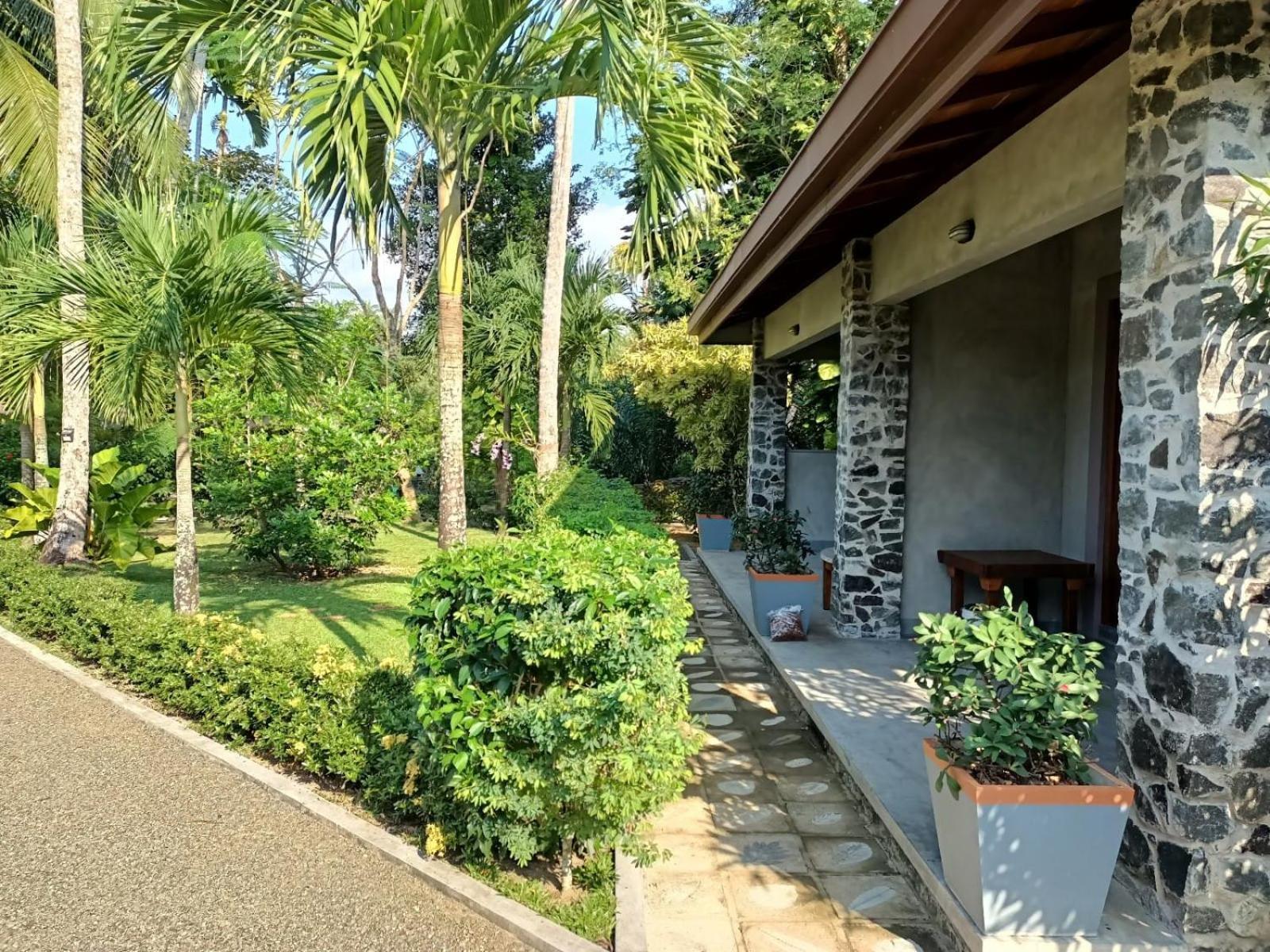 Avalon Village Resort Induruwa Ngoại thất bức ảnh
