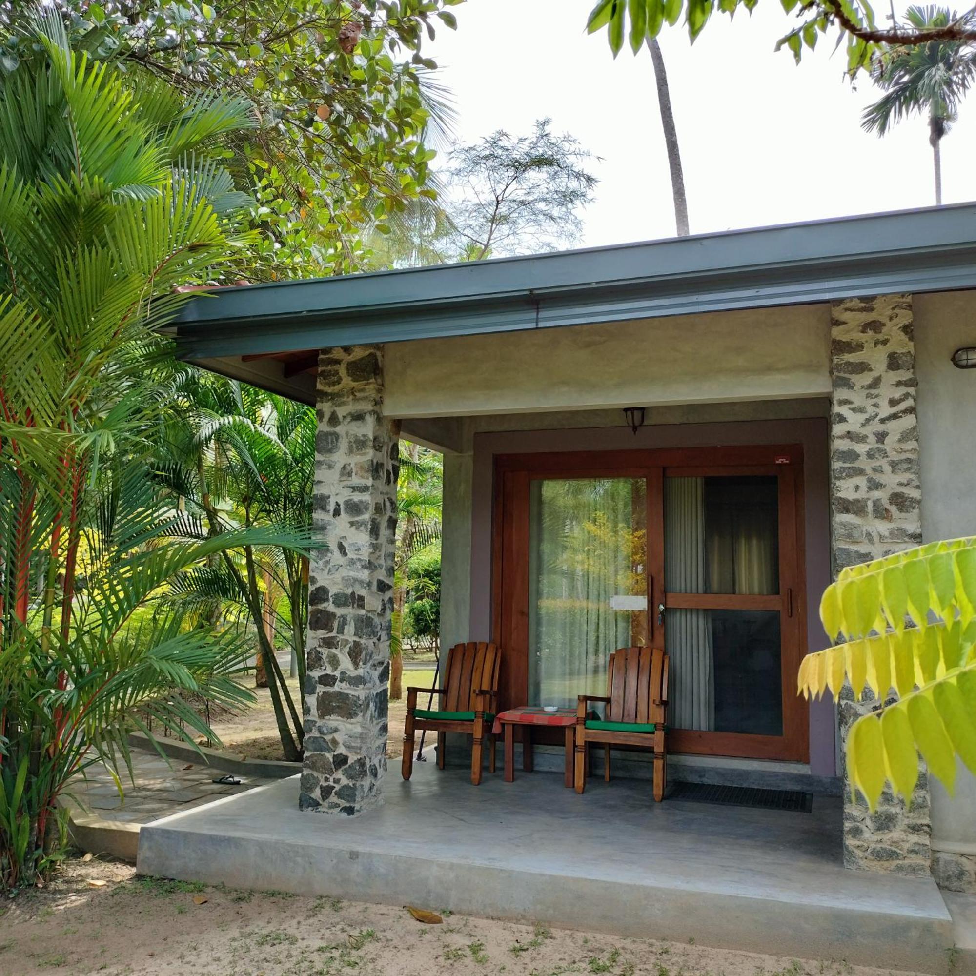Avalon Village Resort Induruwa Ngoại thất bức ảnh